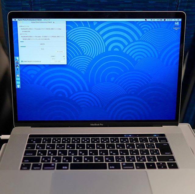 koji_esaki's tweet photo. 新幹線で続きを!
名古屋までに終わるかな?
#新幹線
#現像処理
#DPP4
#MacBookPro2016
#電源確保
#鈴鹿アンリミテッドFC
#名古屋行き最終
#もう新神戸
#EOS_R
#RF35mmF1_8_macro https://t.co/pt9nql7Iy3 https://t.co/jWWzYSU9Ts