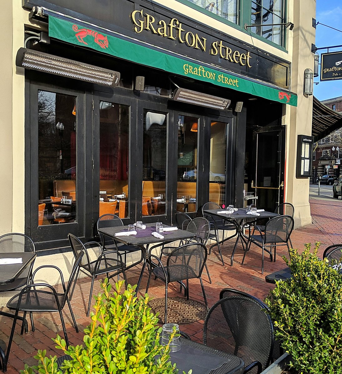 Sun is shining! 😎 Come join us on our patio for brunch! #patioseason #brunch #graftonorginal #harvardsquare