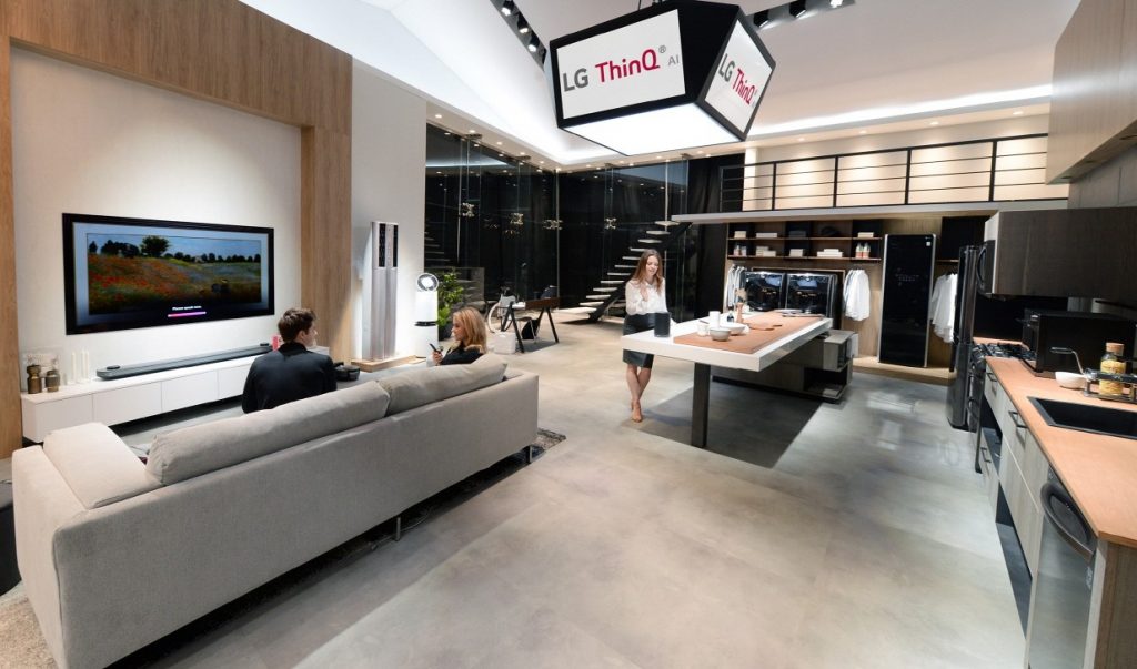 lg_colombia's tweet photo. 😊👌 Ya ha pasado casi dos años desde que LG Electronics su iniciativa de desarrollar la inteligencia artificial en todos sus productos. Ahora, en pleno 2019 ¿Dónde nos encontramos? Aquí te lo contamos 👉https://t.co/rVZPdTZtfX

#TecnologíaLG #LGThinkQ #Innovación #Technology https://t.co/fRg7CL8zMM