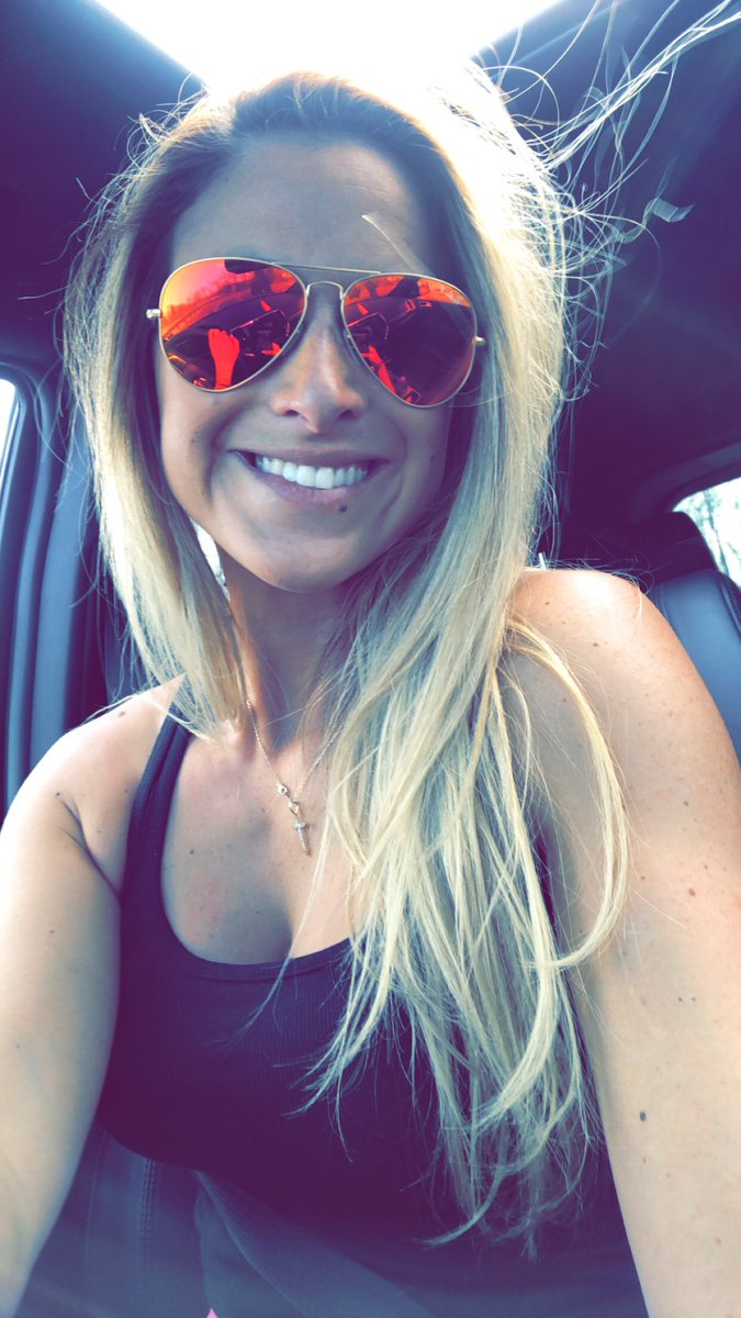 Jessika_SLHF's tweet photo. Let your light shine !! #faith #weights #silverlininghealthandfitness #slhf https://t.co/pjVe01V0gD