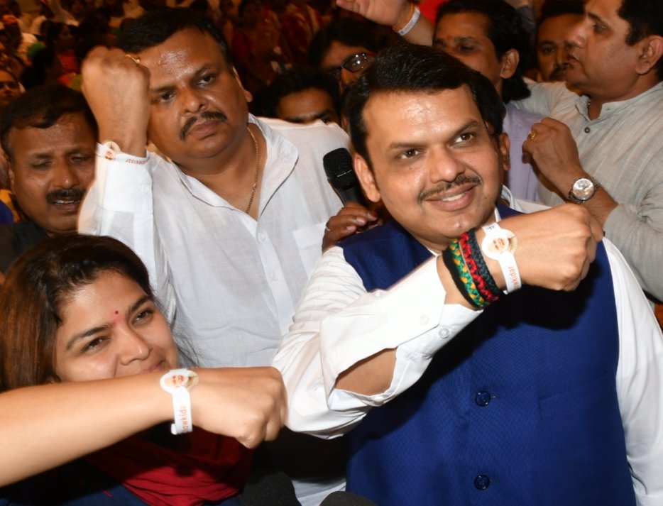 BhavinJethva_'s tweet photo. @BJYM #ModiMagicAgain #MainBhiChowkidar #ModiChowkidarCampaign हम इतिहास दोहराएंगे ... #ModiHaiToMumkinHai @Dev_Fadnavis @poonam_mahajan
#ModiOnceMore @narendramodi @BJP4India https://t.co/RUGoNkOna1