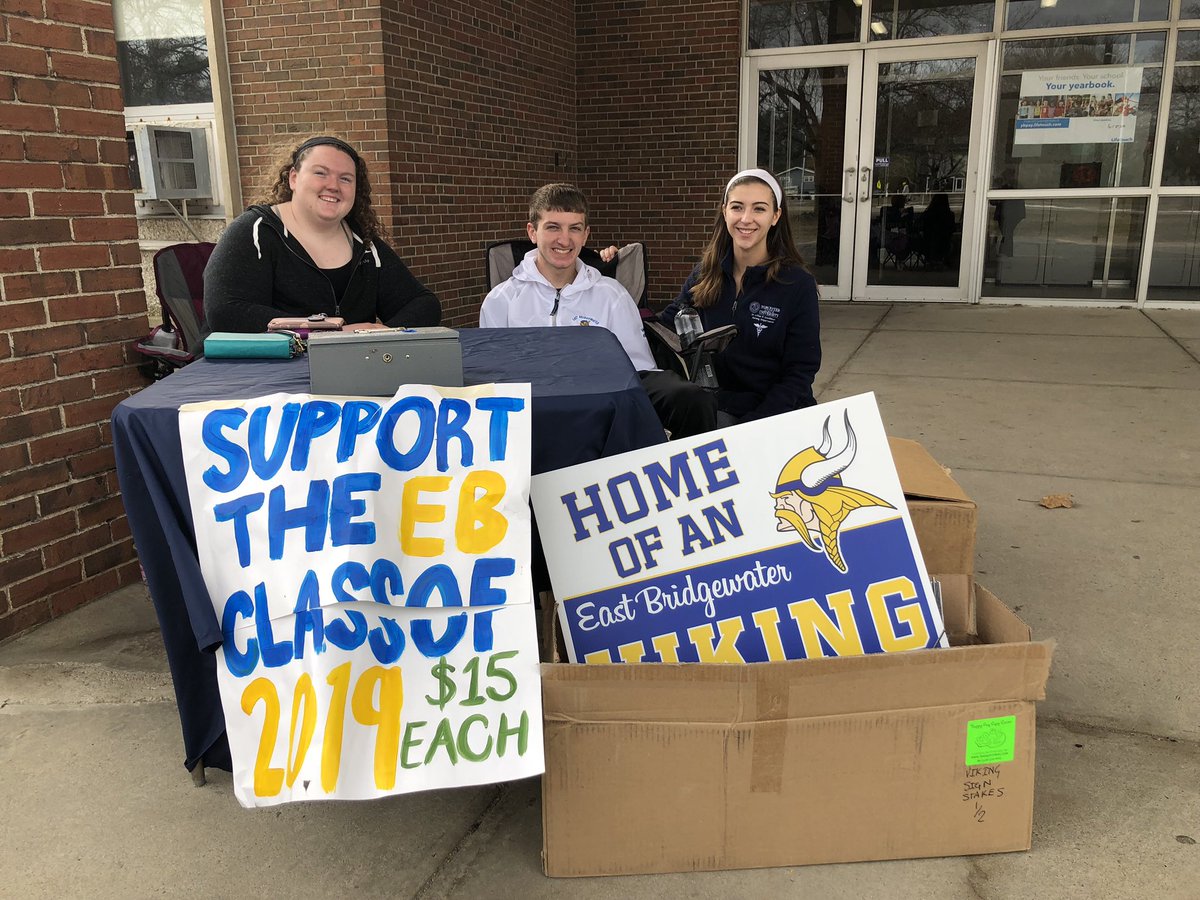 EBHS_2019's tweet image. The class of 2019 is selling signs today at the Middle school today from 9-12!!!!!! Come buy one for only $15. Thanks😄