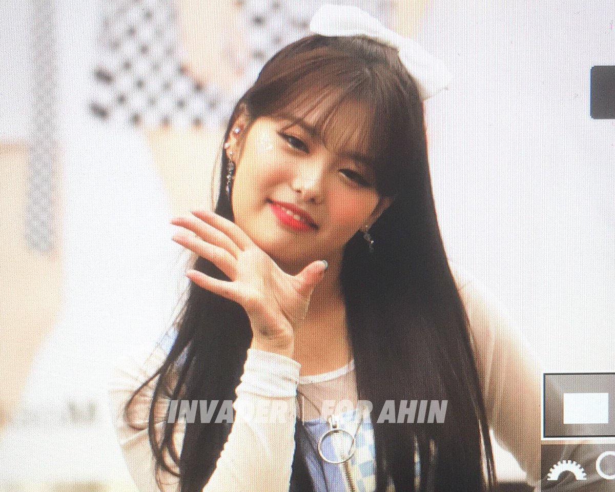 ah_invader's tweet photo. 190331 삼성 팬싸인회 프리뷰

#모모랜드 #아인 #MOMOLAND #AHIN #モモランド #アイン @MMLD_Official

(*ˊᵕˋ*)੭ ੈ❤︎ https://t.co/I4FvOksroC