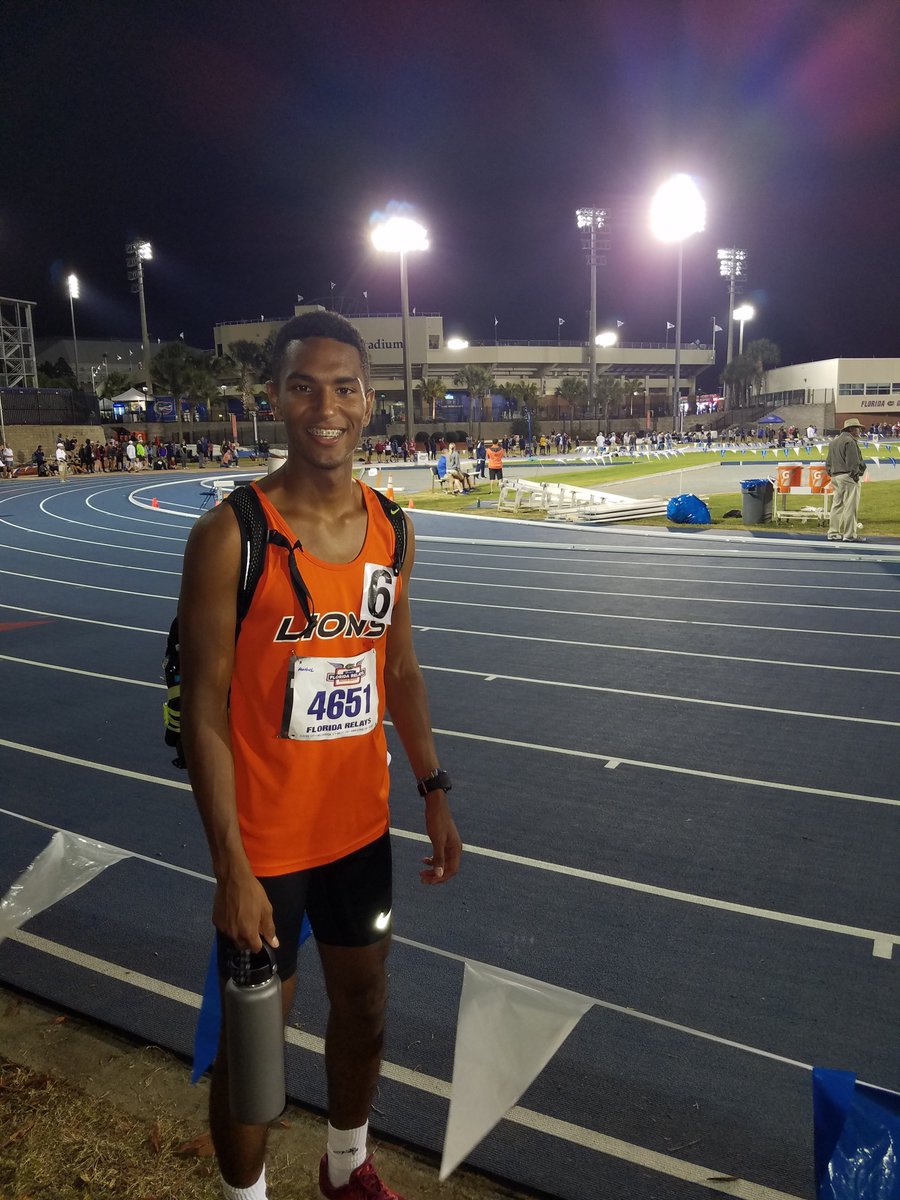 TibbettsDave's tweet photo. @AngelVicioso2 does it again! Another race, another Oviedo record falls. 4:14.71 1600 Meters at #FLRelays19 . Great job, Angel! @OviedoBoosters  @flrunners @osvarsity @OviedoAthletics @OviedoLionTrack https://t.co/KXPUlCUHKc