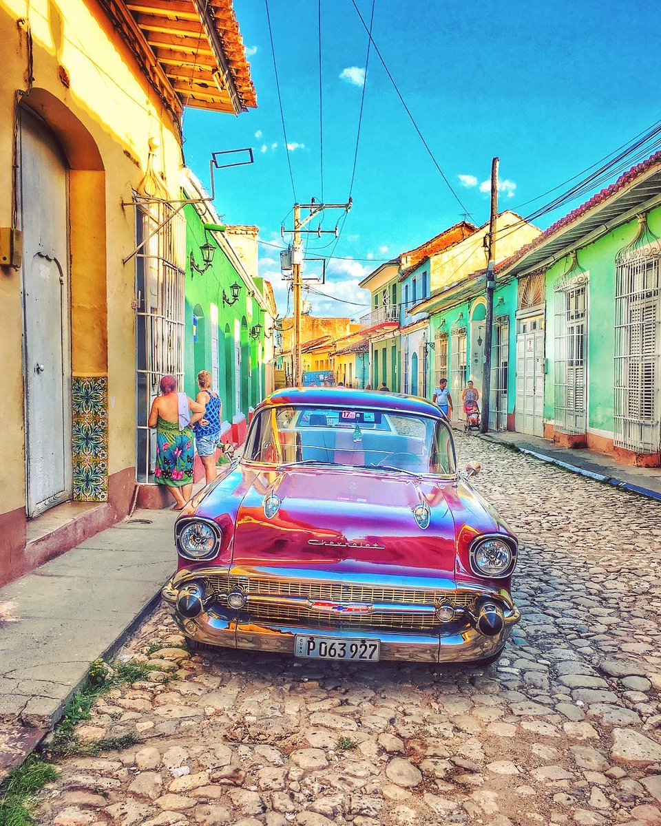 DiscoveringCuba's tweet photo. Is it shiny enough? πβ€π¨πΊ #Trinidad #InspiredCuba #ExperienceCuba #Travel #TravelCuba #CubansbeLike #ILoveCuba #CubaTravel #Cuba #Cienfuegos #Almedrones #ClassicCars #CubanClassicCars https://t.co/1chE9zAyec