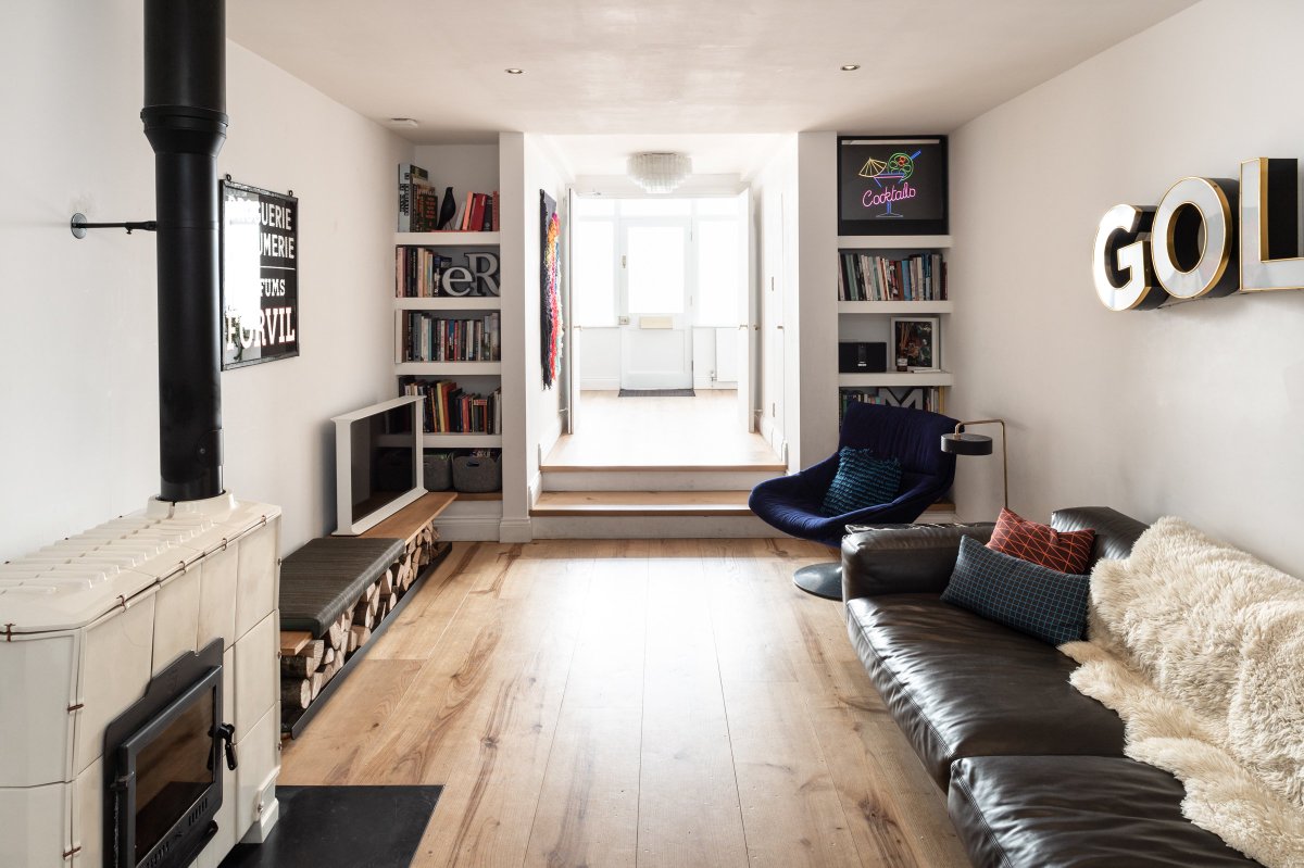 FOR SALE
This contemporary three-bedroom town house in Brighton occupies a former art gallery. 
bit.ly/2FsMvET
