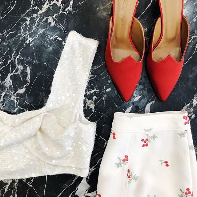 delsetteworld's tweet image. Pretty please with a cherry on top 🍒 #sequintop #cherryprintskirt #redkittenheels #springfashion #delsette #backtojeans #skirtwithateeshirt #options #fashion #shopit #dm ift.tt/2WytNBF