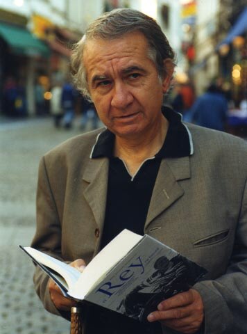 Jose Antonio Gurriaran (mi tio) periodista, escritor, director de Pueblo, El Socialista, corresponsal de RTVE, Dr. Informativos en Canal Sur y muchas cosas más en el oficio, murió hace unas horas, en paz y con buen ánimo hasta el fin, dejando una larga estela de afecto y energía