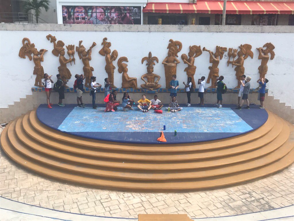 justcallmechar tweet media