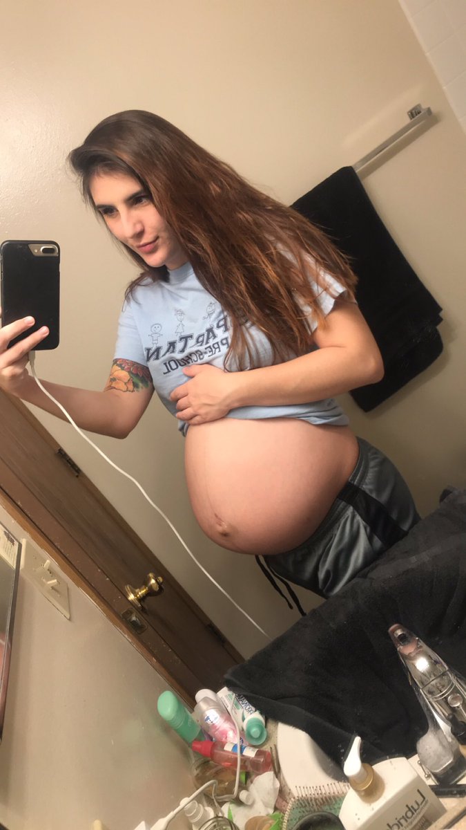 t00awkward's tweet photo. Just another bumpdate 🐳 https://t.co/sbJA2ENPr4