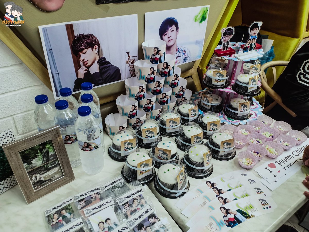 pluemonphfamily's tweet photo. FREEBIES WE DISTRIBUTED IN #HappyInSunDay CUPSLEEVES EVENT ❤️ THANK YOU SO MUCH. 

Always and forever support 
@Chimonac @PlPurim 😍 @chimon_family
@Pluem_fanclub @HomeroomPM

#PluemChimon #ปลื้มชิม่อน  #PluemPurim #ChimonWachirawit #DekSia #เด็กเสี่ย #Ourskyyinsun #MyDearLoser https://t.co/URYGjPC2s8