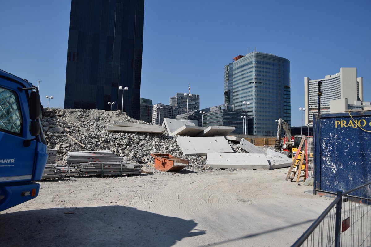 VentexZ's tweet photo. 31. März 2019 | 15:00
#Cineplexx #Reichsbrücke #Palace #cineplexxpalace #minopolis #kidstown #kaisermühlen #wien #stadtderkinder #abbruch #abriss #danubeflats #lostplace #kino #verlassen #prajo #cineplexxreichsbrücke https://t.co/rsqkySU98N