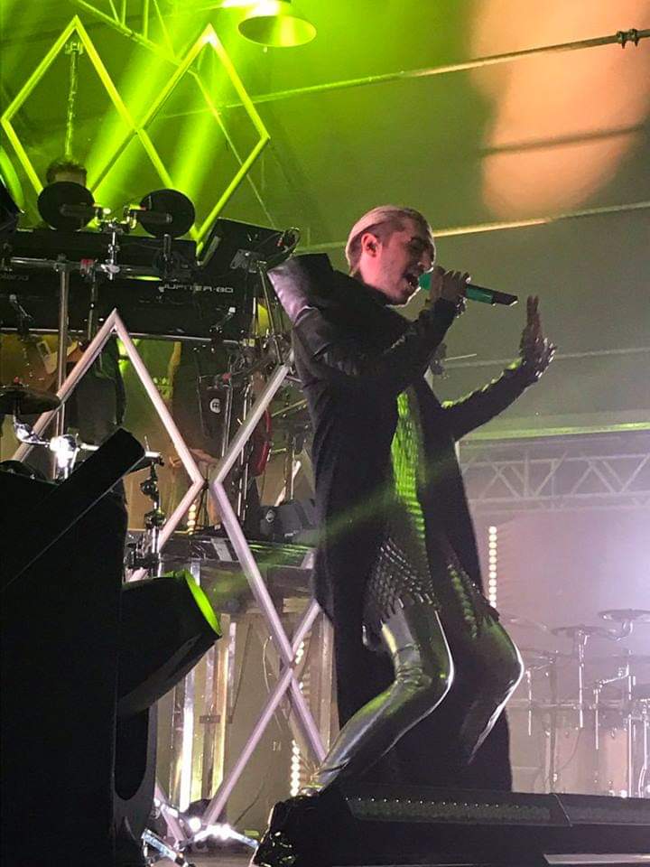 BillKaulitz_DE's tweet photo. #TokioHotel #DreamMachineWorldTour in Munich (31.03.2017) https://t.co/tLExUvbGAm