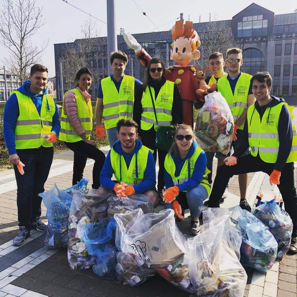 cyralexX's tweet photo. WALLONIE PLUS PROPRE AVEC LES JEUNES MR
✅ Changeons les choses tous ensemble pour une planète plus propre 🌎🌱
✅ Nous avons nettoyé le centre ville de 10h à 12h et au total une dizaine de sac  ! 

 #CleanChallenge  #WalloniePlusPropre  #JMR  #Charleroi  #JeunesMR  #Clean https://t.co/87XFtUJNH5