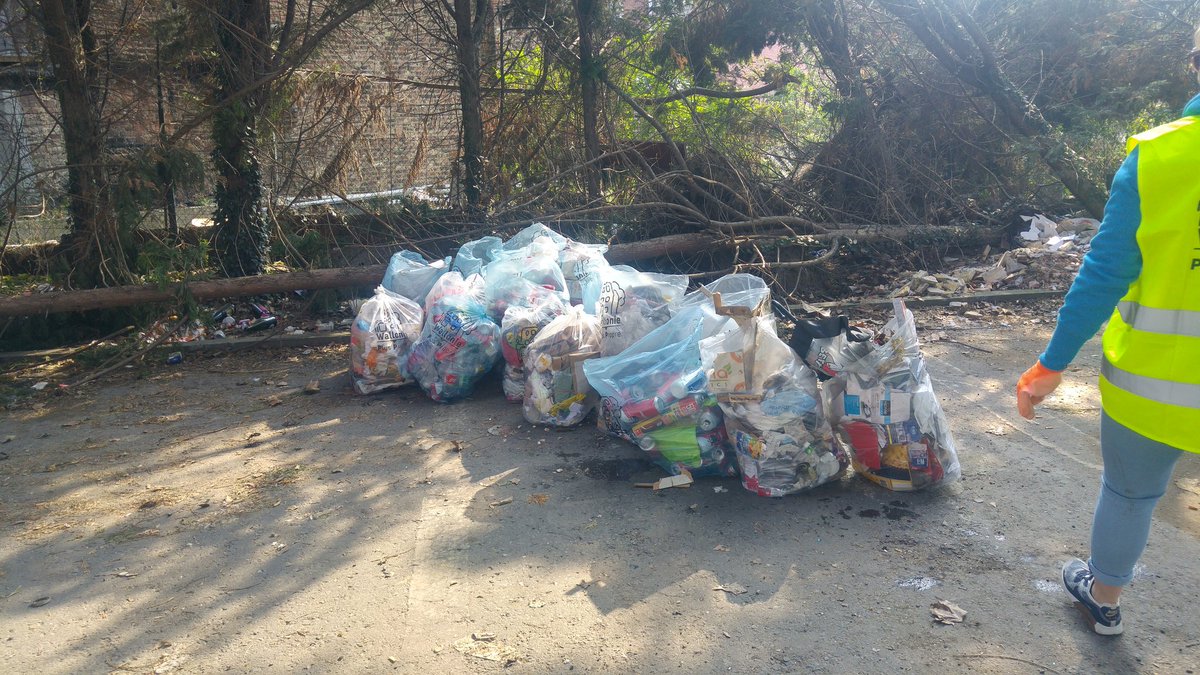 cyralexX's tweet photo. WALLONIE PLUS PROPRE AVEC LES JEUNES MR
✅ Changeons les choses tous ensemble pour une planète plus propre 🌎🌱
✅ Nous avons nettoyé le centre ville de 10h à 12h et au total une dizaine de sac  ! 

 #CleanChallenge  #WalloniePlusPropre  #JMR  #Charleroi  #JeunesMR  #Clean https://t.co/87XFtUJNH5