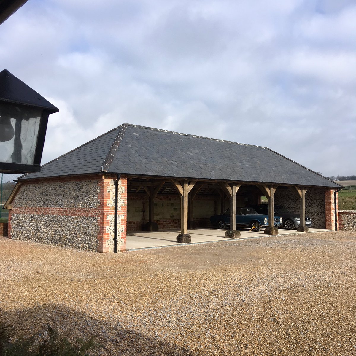 SBH_Electrical's tweet photo. Recently completed cart shed.
#electrician #niceicapprovedcontractor #southdowns #eastmeon #cartshed #craftmanship #luxury #bespoke #design #garage #oakframe #countrylife #sparky #electricalinstallation https://t.co/3efnRdn485