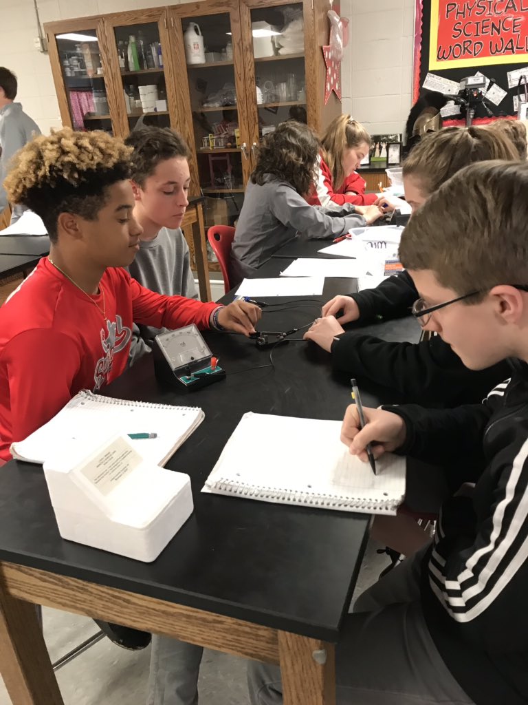 bmcdaniel19831's tweet photo. 8th grade students at Saraland Middle explore AMSTI’s voltmeters and ammeters while engaging in electricity study. @SaralandSchools @SaralandMiddle @AMSTIUSA https://t.co/RjwlUiMuko