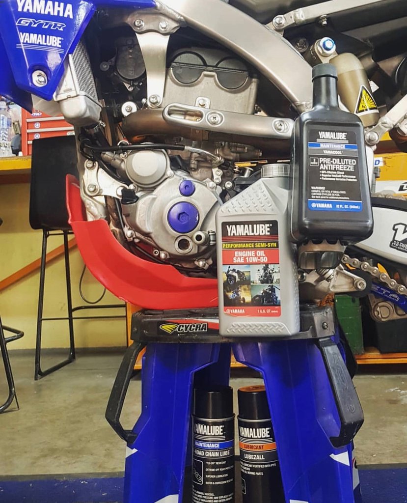 "When it comes to oils and lubricants I only use #yamalube With exceptional quality and a wide range of products they cater for your every need to keep your Yamaha looking factory fresh." - @mike_theglock735 
#yamalubeusa #yamaha #maintenance #motorcycle