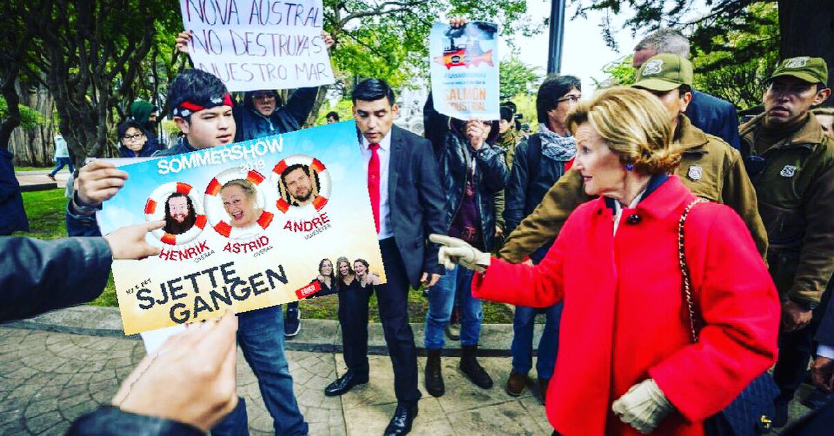 Demonstrantene vil på sommershow. Dronning Sonja er ikke like begeistret. Siste dag med earlytilbud i dag! 

Billetter får du her: tikkio.com/tickets/9075-s…

<a href="/AndUlv/">André Ulveseter</a> // <a href="/henki/">Henrik O. Bjørnson</a>