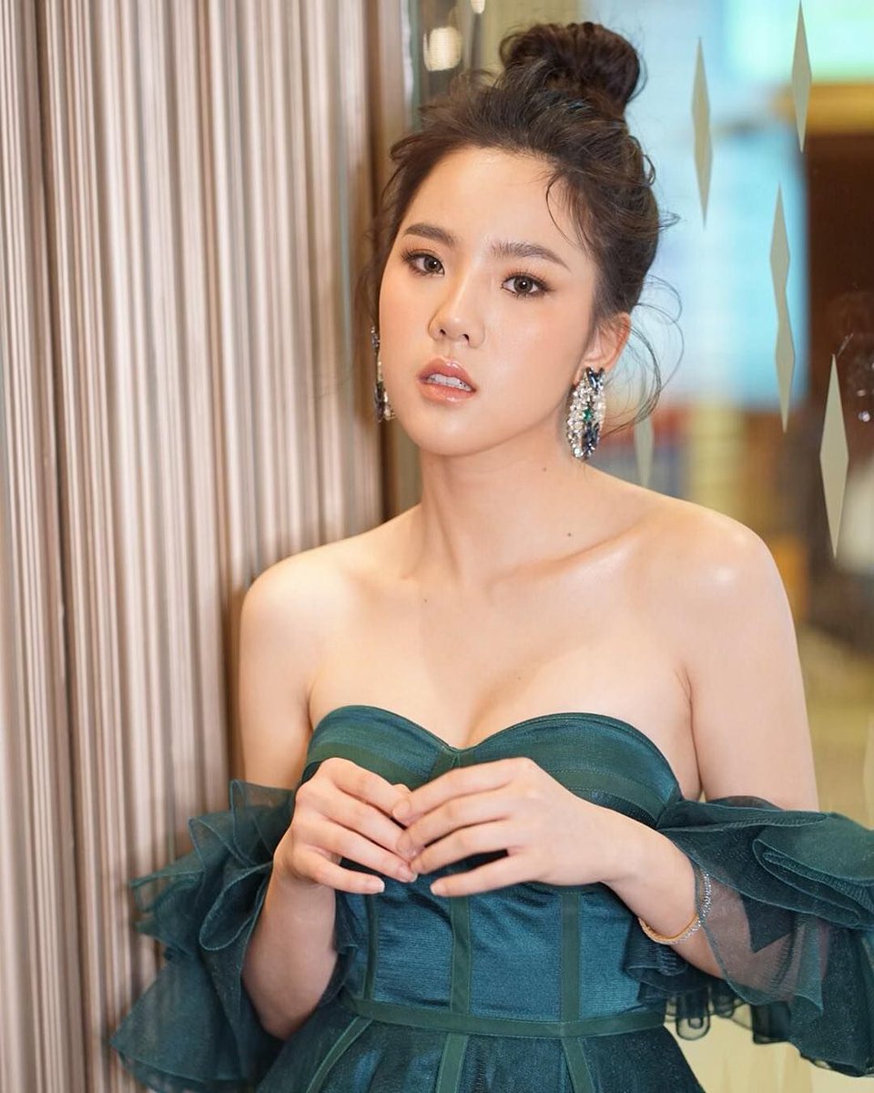 CelebrityOh's tweet photo. เจณิสตา https://t.co/TqcsdxB3MB
