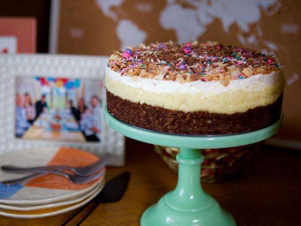 FoodNetwork's tweet photo. It's a brand-new season of #GirlMeetsFarm and @mollyyeh is making her Dad’s Favorite Coconut Cream Pie — just ahead at 11a|10c: https://t.co/jO78ikvQJ2! https://t.co/G4U8LYCa2c
