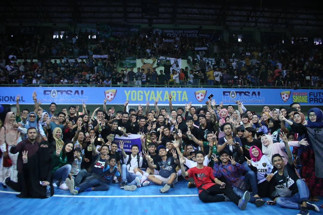 ChibiFutsal's tweet photo. Selamat untuk Vamos Mataram yg meraih hattrick juara PFL 2019!! https://t.co/j5ChTAw09E