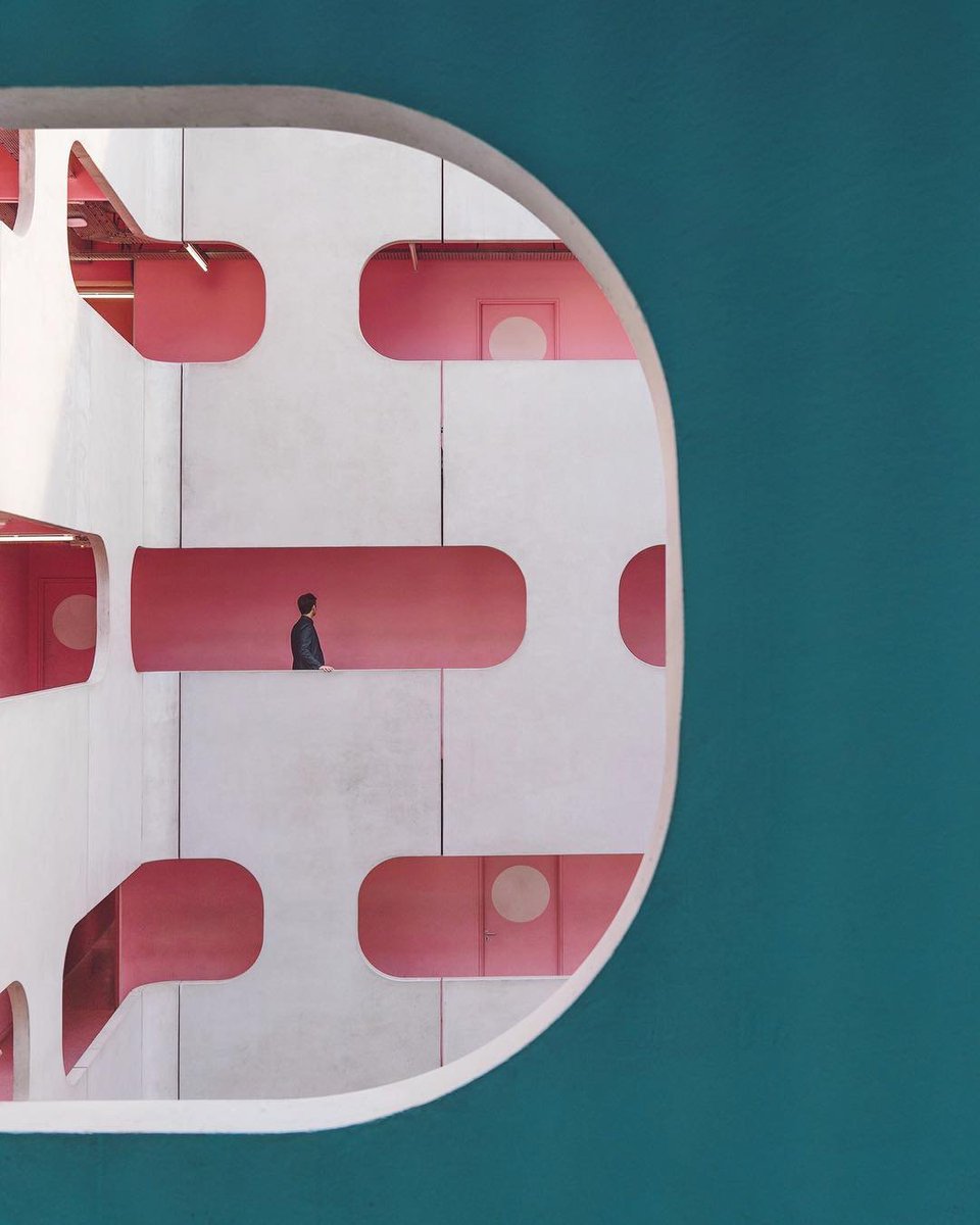 MasterDynamic's tweet photo. Daydream in pink.

@ThisMintyMoment's 'Dream Inside a Dream' captured in central Paris
#EscapeToExplore https://t.co/ogGxZp42gV