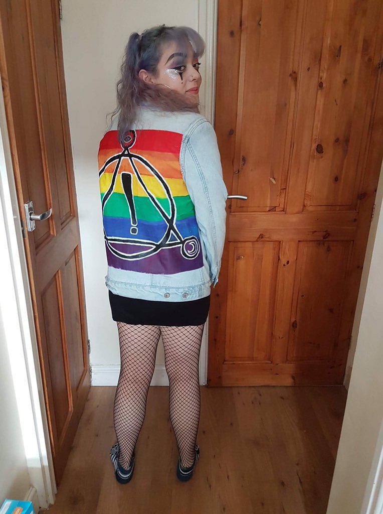 vickyrosemellon's tweet photo. Best night ever wearing this funky number I made #panicatthedisco #panicatthediscomanchester #manchesterarena #loveisnotachoice #patdhearts @PanicAtTheDisco @brendonurie @JakeChams https://t.co/10xT6jUlaj