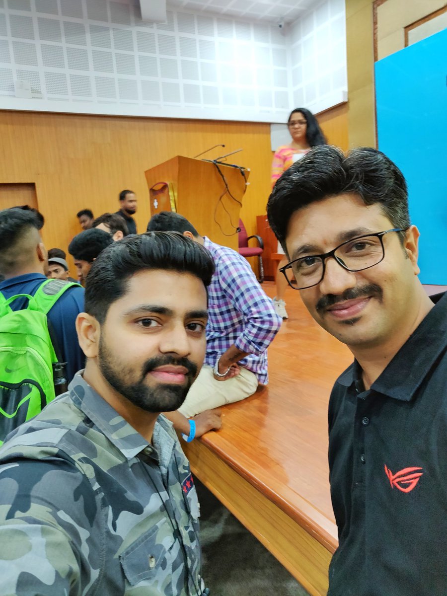 VibsTechIN's tweet image. With the legends of Tech World #DineshSharma (Asus India Head) &amp;amp; @geekyranjit 

#VibsTech Like &amp;amp; Subscribe ✓ 

youtube.com/VibsTech
