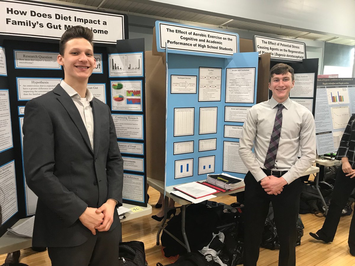 fizikpal's tweet photo. Seaford students presenting their research https://t.co/7gFcTh91tP