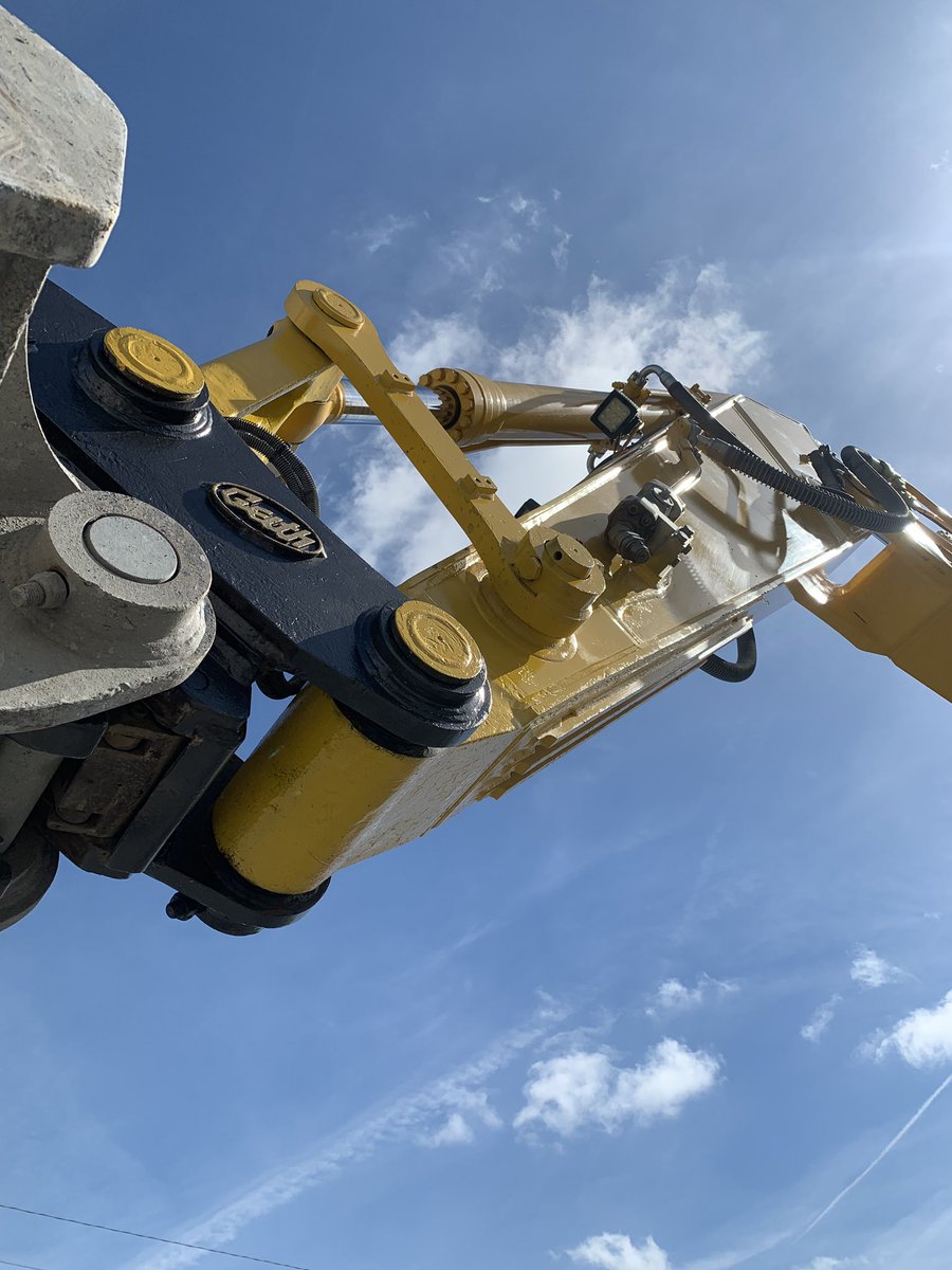 eocfireblade929's tweet photo. @MarubeniKomatsu  @KomatsuEurope  4years 9000hrs @McHalePlantSale @Geith_Intl 👷🏼‍♂️🤙🏻👍🏻😁💪🏻 https://t.co/lgVXJikTBk