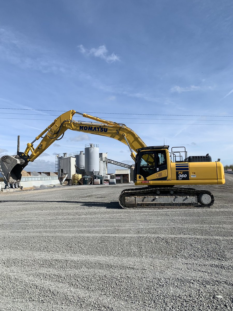 eocfireblade929's tweet photo. @MarubeniKomatsu  @KomatsuEurope  4years 9000hrs @McHalePlantSale @Geith_Intl 👷🏼‍♂️🤙🏻👍🏻😁💪🏻 https://t.co/lgVXJikTBk