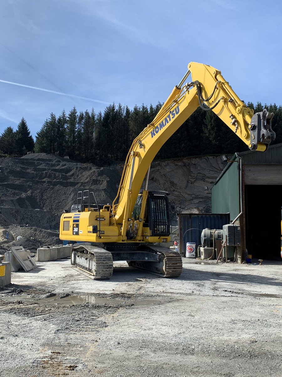 eocfireblade929's tweet photo. @MarubeniKomatsu  @KomatsuEurope  4years 9000hrs @McHalePlantSale @Geith_Intl 👷🏼‍♂️🤙🏻👍🏻😁💪🏻 https://t.co/lgVXJikTBk