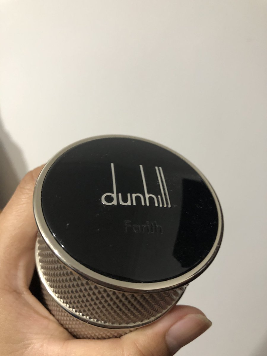 One of my favourite.Dunhill Icon. This one mcm manly, strong, citrus kind of scent. Jarang la ada yang sama dgn prfume lain. Honestly, you’ll nvr go wrong with dunhill, any dunhill. Affordable too. Smtimes org tak suka sbb kuat skit but i suka 8/10 (saja zoom sbb ada nama)