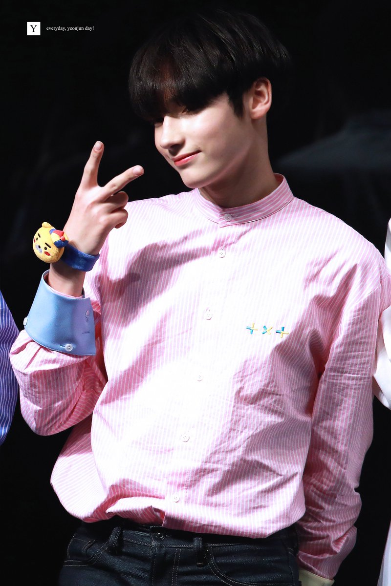 yeonjun_day's tweet photo. 190330 잠실 팬싸

뷔x3✌🏻👀

#TOMORROW_X_TOGETHER #TXT #HUENINGKAI #투모로우바이투게더 #휴닝카이 @TXT_members https://t.co/h5TqRi7sfx