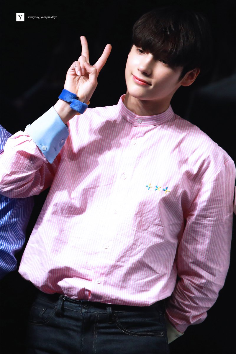 yeonjun_day's tweet photo. 190330 잠실 팬싸

뷔x3✌🏻👀

#TOMORROW_X_TOGETHER #TXT #HUENINGKAI #투모로우바이투게더 #휴닝카이 @TXT_members https://t.co/h5TqRi7sfx