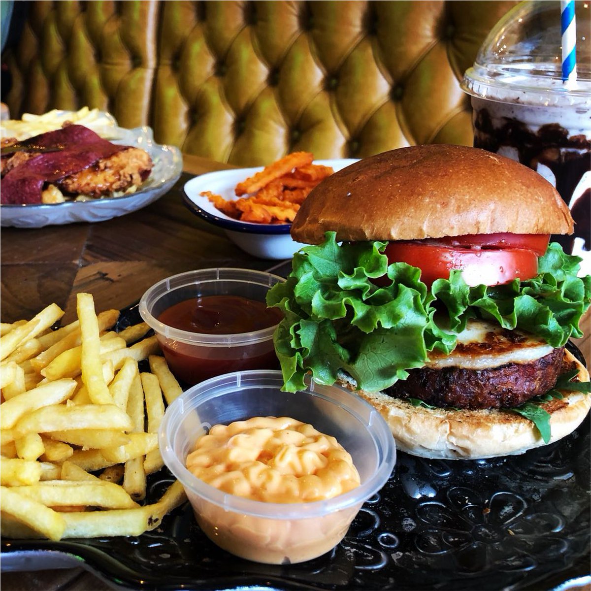 funkyburgoo's tweet photo. Happy Mothers Day to all of the wonderful Mother's ❤️. 
Have a Funky day with your family and friends. 
From everyone at Funky Burgoo🙂
Come and join us for lunch or dinner today!

#MothersDay #funkyburgoo #kilburn #halal #burgers #chickenwings #fries #milkshakes https://t.co/cnjpKWDRRY
