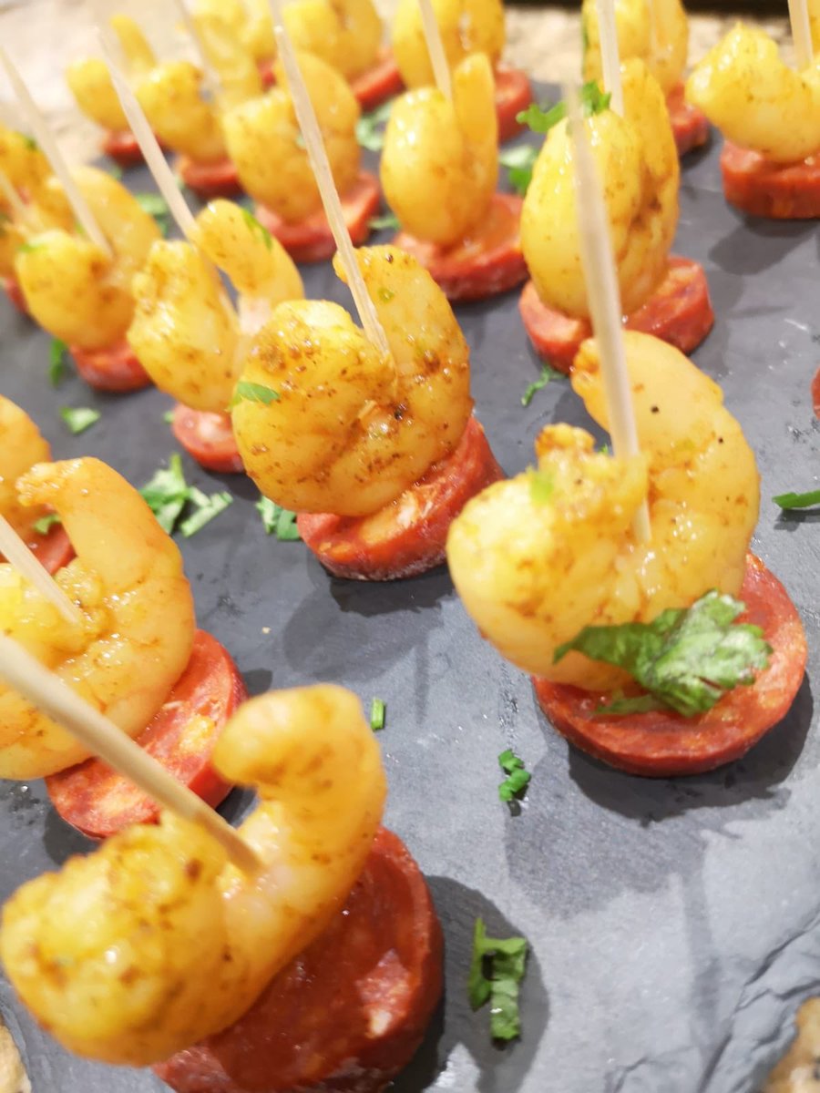 sushmasnacks's tweet photo. Yesterday evening did a private dinner party . It was an amazing evening in Helmshore #Rossendale #dinnerparty #canapes #authenticcurries #indianfood https://t.co/CKkYygHRy7