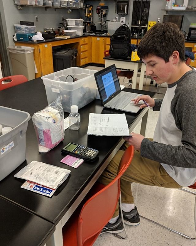 UKanTeach's tweet photo. Setting up to study the metabolism of different yeast species. Sensors, and sugars, and Saccharomyces... oh my! #RM https://t.co/DPcz3RxjET