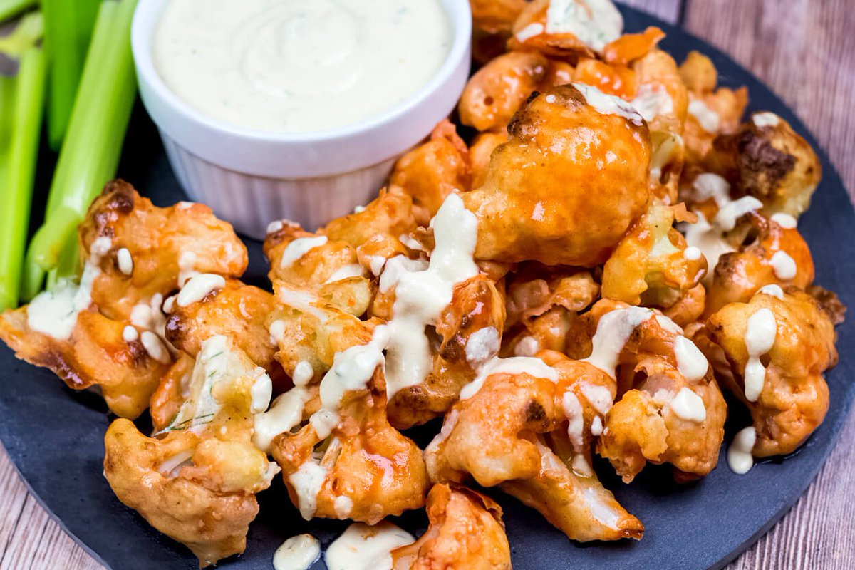 CearasKitchen's tweet photo. Making these for a Sunday appetizer - have you tried these Addictive Vegan Cauliflower Wings yet?!? They’re super spicy, meaty, and addicting. A fun appetizer or side to serve alongside homemade burgers and fries. I bet you can’t eat just one!

Recipe: https://t.co/h0mij9SCxl https://t.co/PqWbP5Bo1r