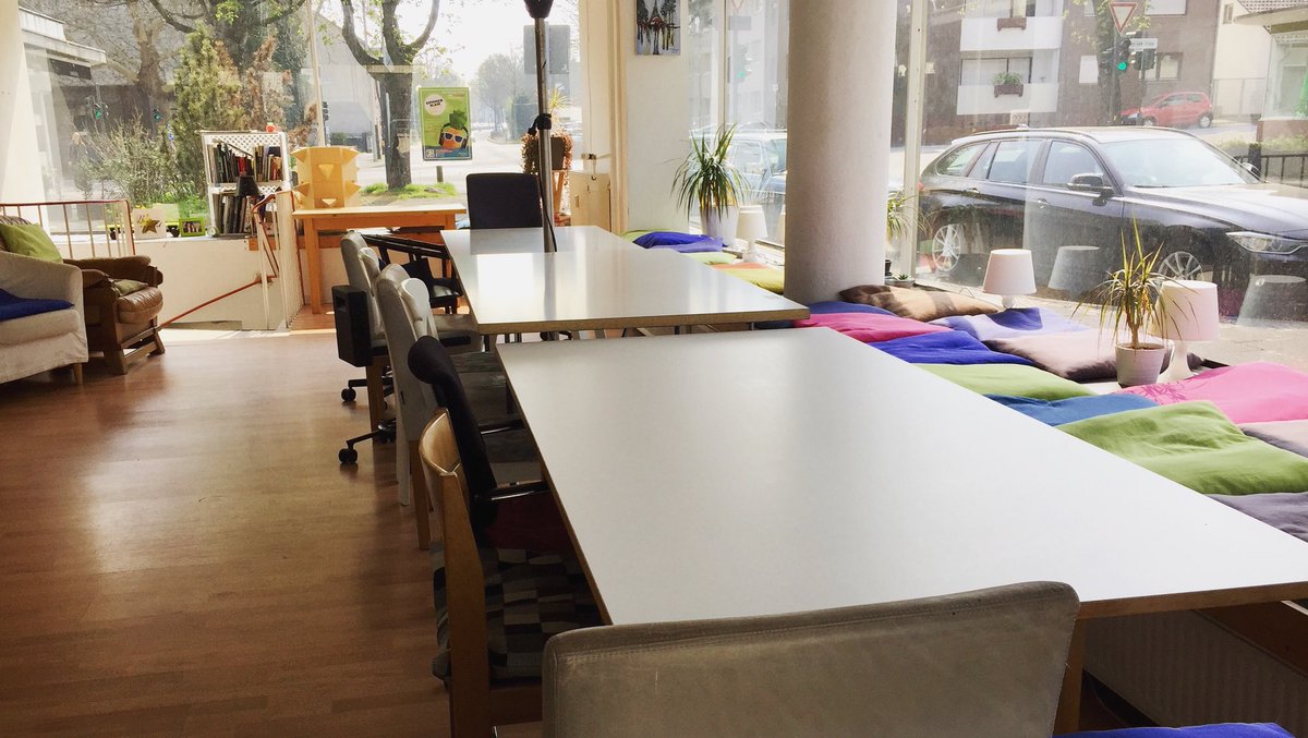 Morgen (1.4.) trifft sich um 11 Uhr die Initiative #VerkehrswendeBonn bei uns. Alle weiteren Infos gibt’s hier:
bonnlab.de/1-treffen-der-…

Gerne weitersagen und #retweeten
🙌👏👍

Euer #BonnLAB Team
💙☀️