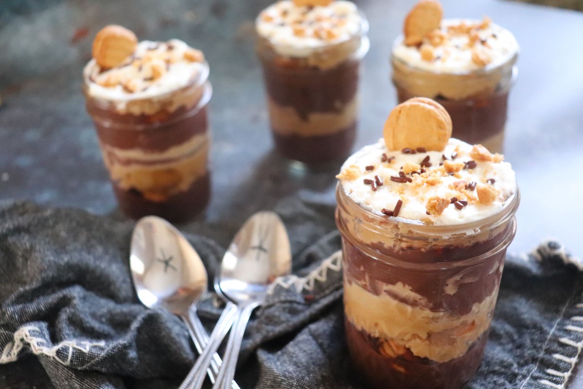 New recipe: taking Snack Pack pudding cups to the next level! PB pie filling + Nutter Butters + chocolate pudding: buff.ly/2FEkQQs