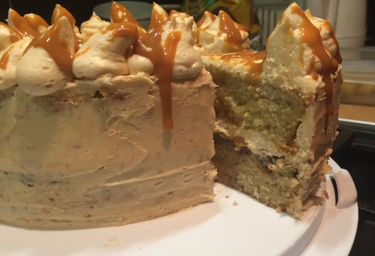 lucy_lockets_'s tweet photo. our tester banana caramel cake💕banana sponge,a layer of caramel sauce/buttercream covered with more caramel buttercream, drizzled with more caramel sauce💕altho I think I may add Another layer of sponge!💕 #cake #Chelmsford #essex #weekend #bake #caramel #banana #caramelsauce https://t.co/jhsILNBXFC