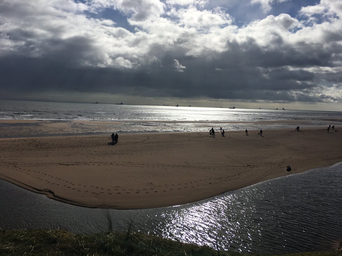 Over 50 volunteers came out to Turning the Plastic Tide: Beach Clean at Blackdog this morning! What an amazing way to wrap up #climateweeknortheast. #cwne19 #turningtheplastictide #beachclean <a href="/Grampian_Coast/">EGCP</a>