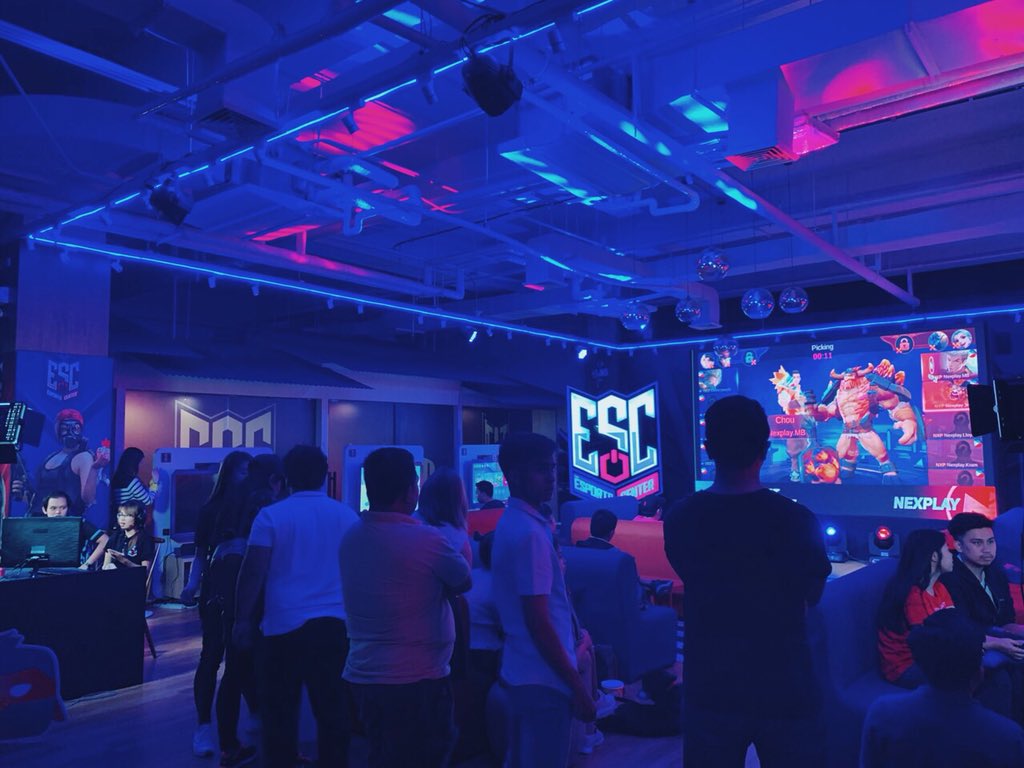 enjoyGLOBE's tweet photo. From all the League of Legends action, Arena of Valor challenges, Tekken takedowns, and ROS victories, #TheESC is where all the good games went down! πΎ Thanks for joining us, gamers! ππΌ #ConnectCompeteCreate #GlobeEsports https://t.co/7F0bBQ5FFh