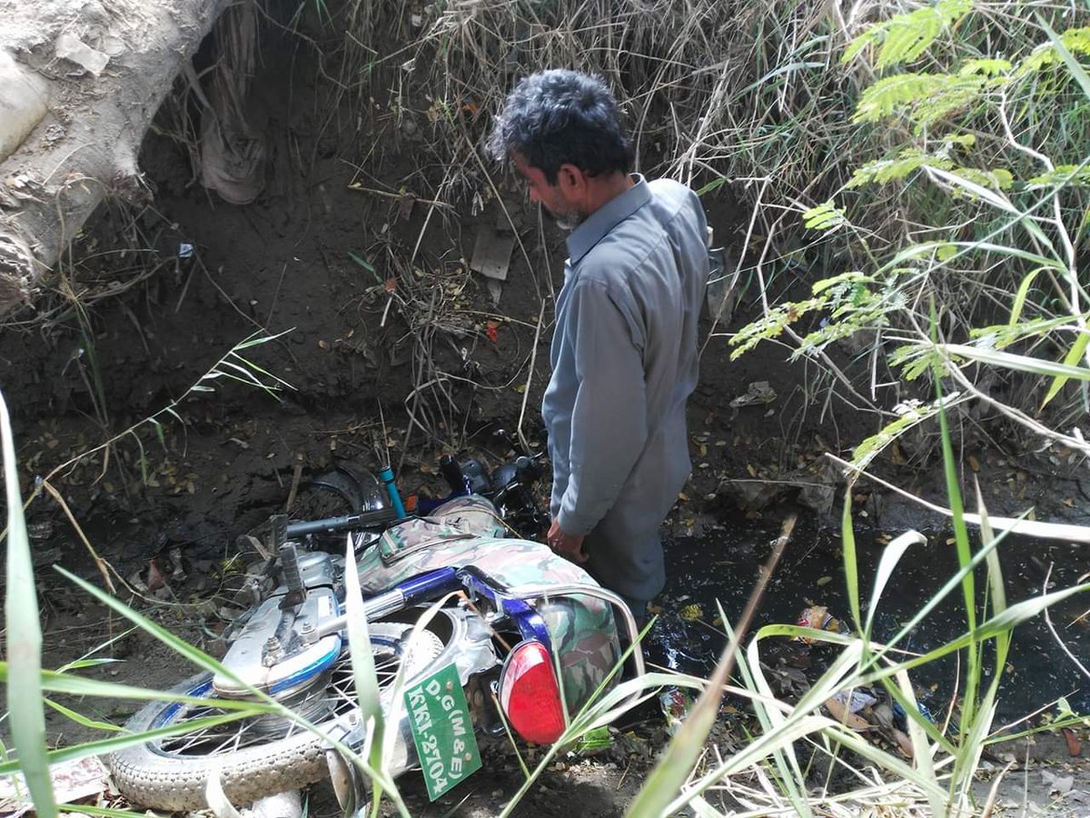 MonitorsOfSELD's tweet photo. Dare and danger thy name is Monitor!
When we are on work, we race against the target and commitment to prove to be sincere and dedicated for the cause of Education.
No one ever worked as dedicated as monitors do for the education of Sindh.
@BBhuttoZardari 
@sardarshah1 https://t.co/WwQ0XX4eRb