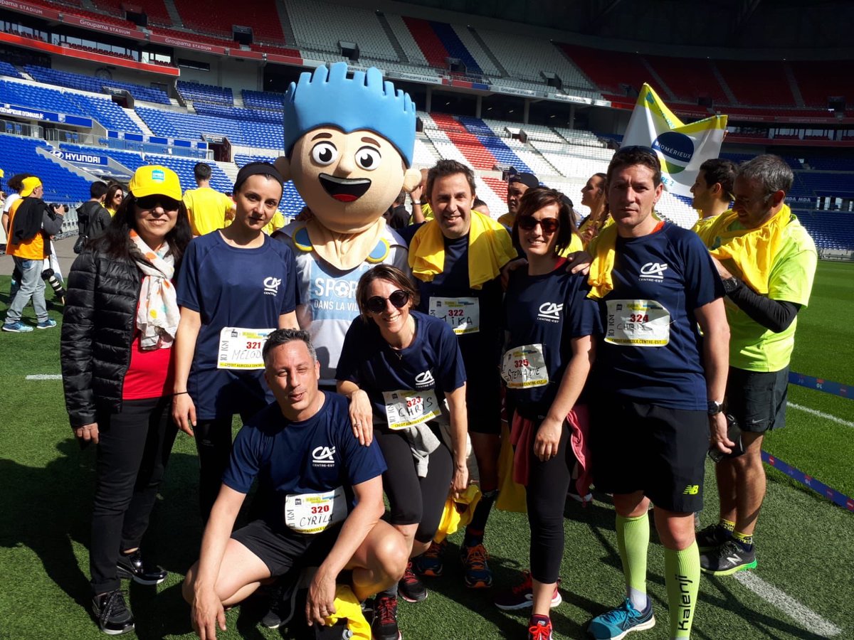Course solidaire Jogg dans la ville organisée par l’association d’insertion par le sport <a href="/SDLV_Officiel/">Sport dans la Ville</a> : une équipe Crédit Agricole Centre-est a parcouru les 10kms. Bravo à eux! Fier de soutenir ceux qui font vivre le sport et ses valeurs #SportCommeEcoleDeLaVie
