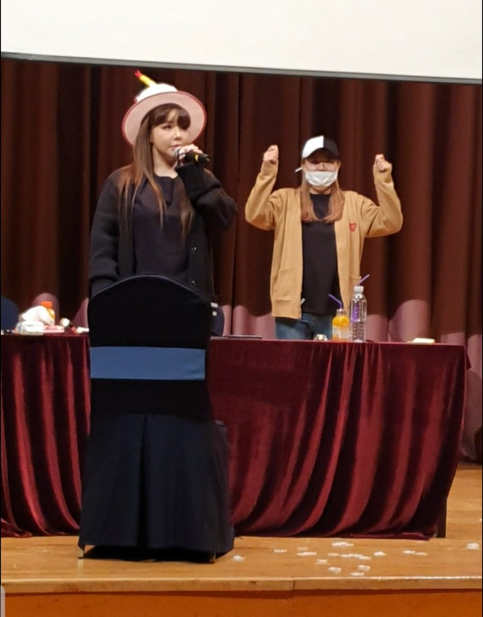 SecretGardenDBB's tweet photo. The birthday banner prepared by the ever so caring dnation staff..."Bom-ah, Thank you for being born."
😭😭😭🙆♀️🙆♀️🙆♀️🙆♀️🙆♀️
#ParkBom #Bom #봄 #박봄 #ParkBomSpringfansign https://t.co/vJJN0gBxVy