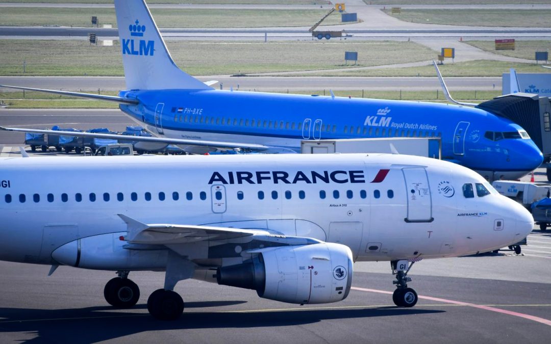 scoubidoxy's tweet photo. Air France vend tous ces airbus et rachète les Boeing 737 max. La     compagnie prête a tout pour gagner de l'argent, quitte à risquer la vie     de ses passagers !!  ✈️💵
https://t.co/fe0Praeb56
#scandale #profit #avions #argent #fake #news #boeing #airfrance #crash https://t.co/JUJP5rMgmM
