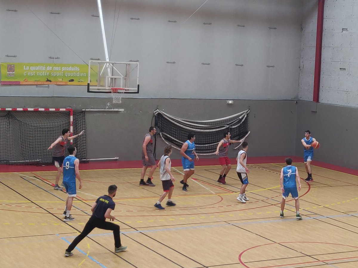 Félicitations au Foot M pour votre victoire !!! Et de 2 ! ⚽
Bravo aussi à l'équipe de Basket M 🏀 et à Nicolas au tennis 🎾 qui s'inclinent respectivement en finale et demi-finale.
Ne restent plus que les pompoms ! 💃
#ChallengeECL